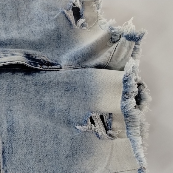 Vervet distressed denim stretch shorts size medium light wash, mid rise, frayed - Picture 2 of 11
